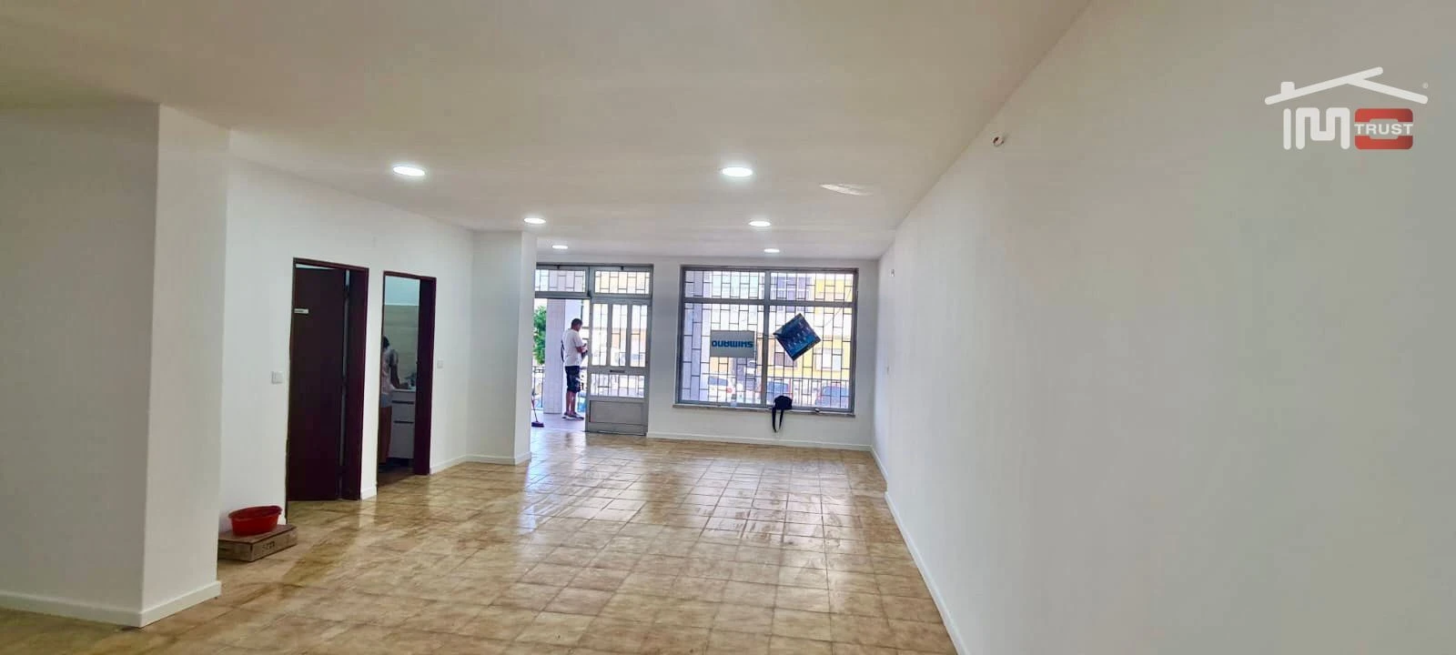 Loja para Arrendamento em Amora Foto 1