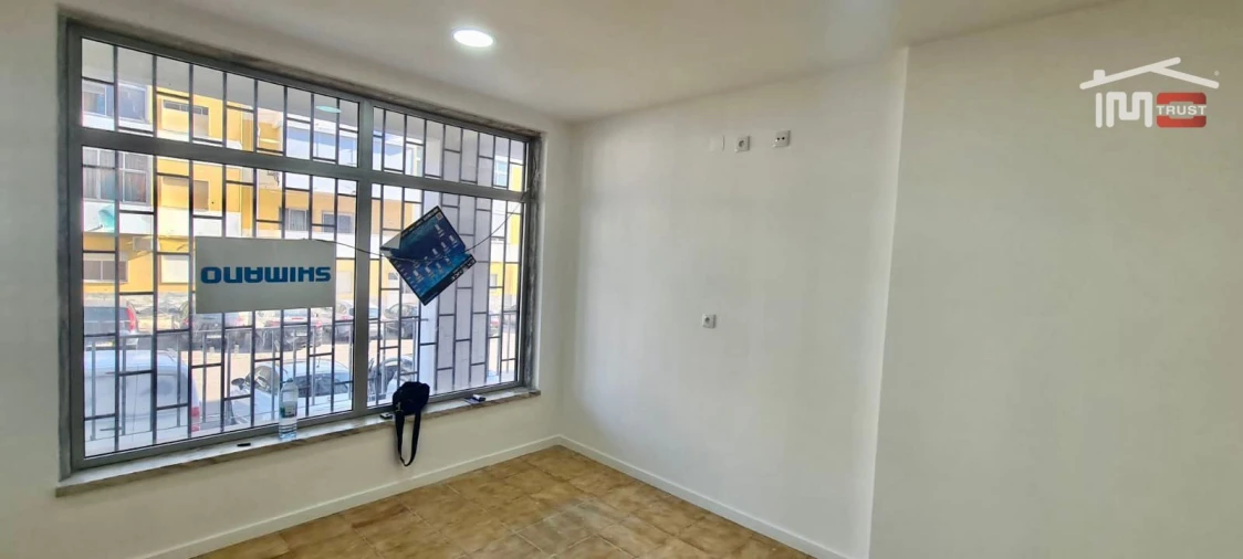 Loja para Arrendamento em Amora Foto 4