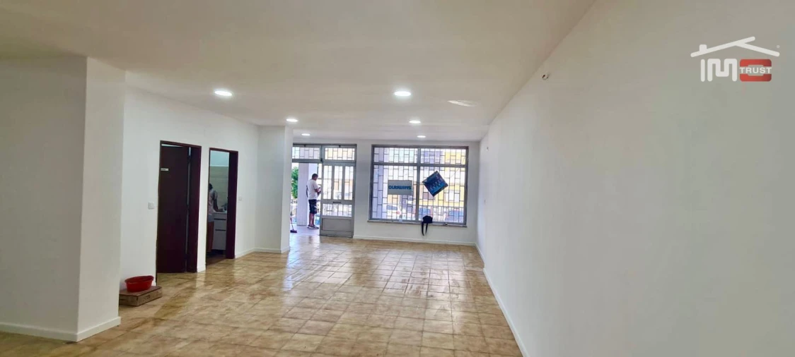 Loja para Arrendamento em Amora Foto 1