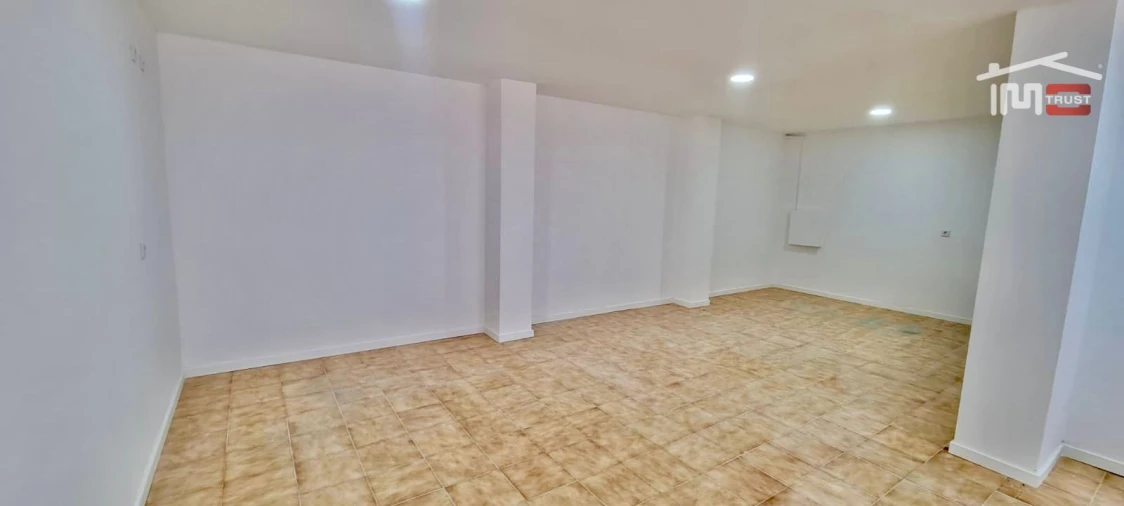 Loja para Arrendamento em Amora Foto 12