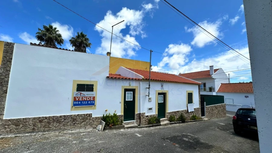 Moradia T3 para Venda em Santa Maria, São Pedro e Sobral da Lagoa Foto 3