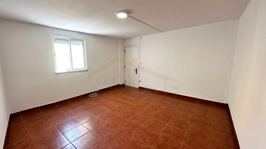 Moradia T3 para Venda em Santa Maria, São Pedro e Sobral da Lagoa Foto 42