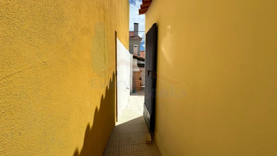 Moradia T3 para Venda em Santa Maria, São Pedro e Sobral da Lagoa Foto 46