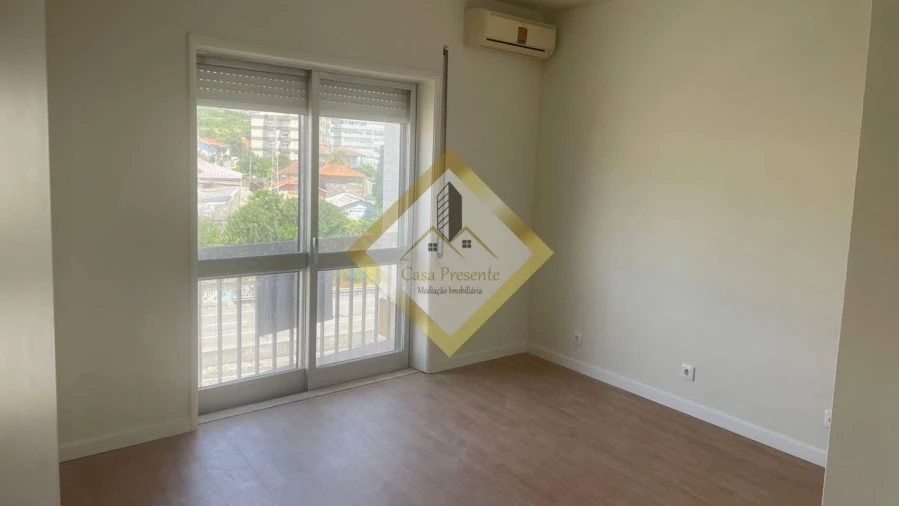 Apartamento T3 para Venda em Mafamude e Vilar do Paraíso Foto 16