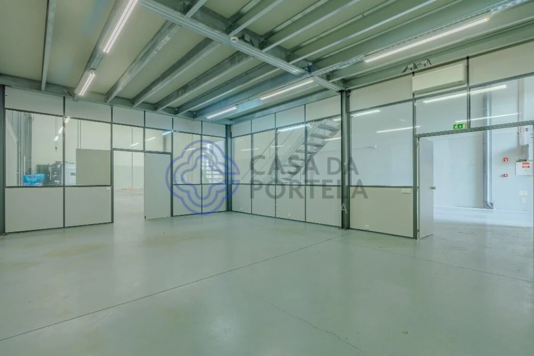 Armazém para Arrendamento em Castêlo da Maia Foto 12