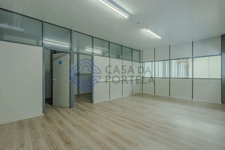 Armazém para Arrendamento em Castêlo da Maia Foto 14