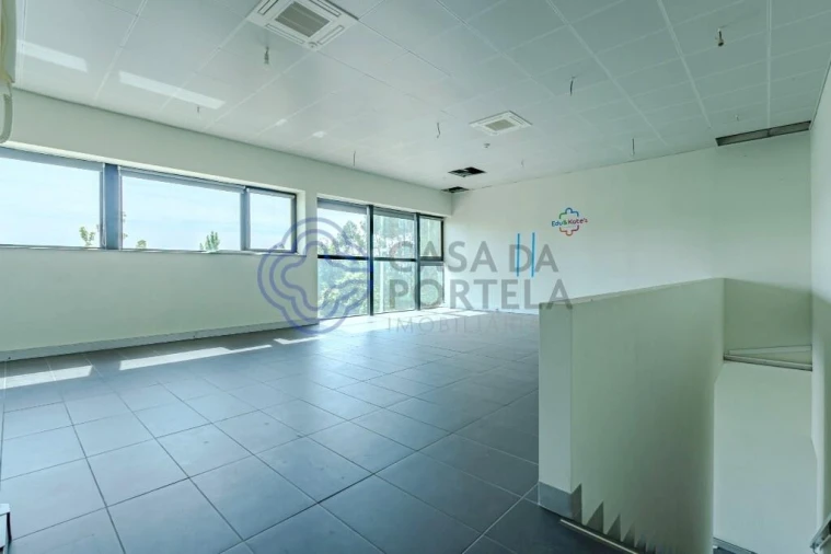 Armazém para Arrendamento em Castêlo da Maia Foto 24