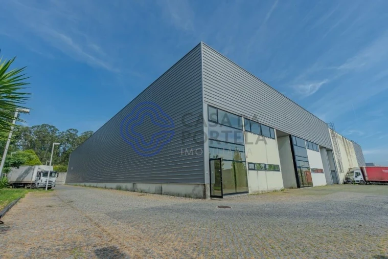 Armazém para Arrendamento em Castêlo da Maia Foto 1