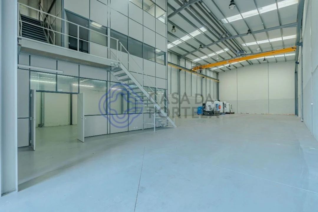 Armazém para Arrendamento em Castêlo da Maia Foto 6