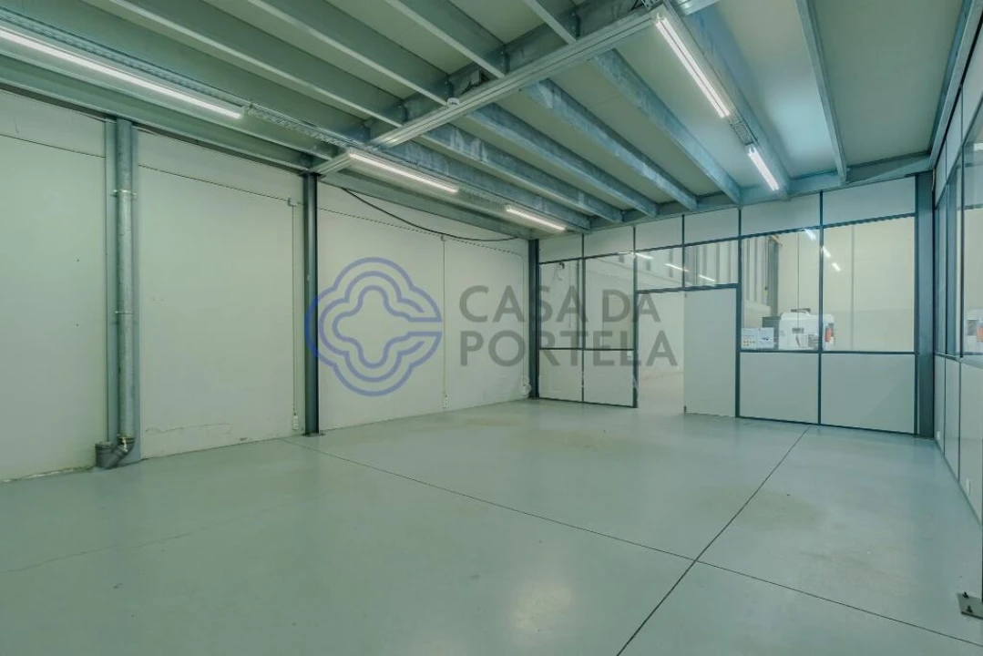 Armazém para Arrendamento em Castêlo da Maia Foto 11