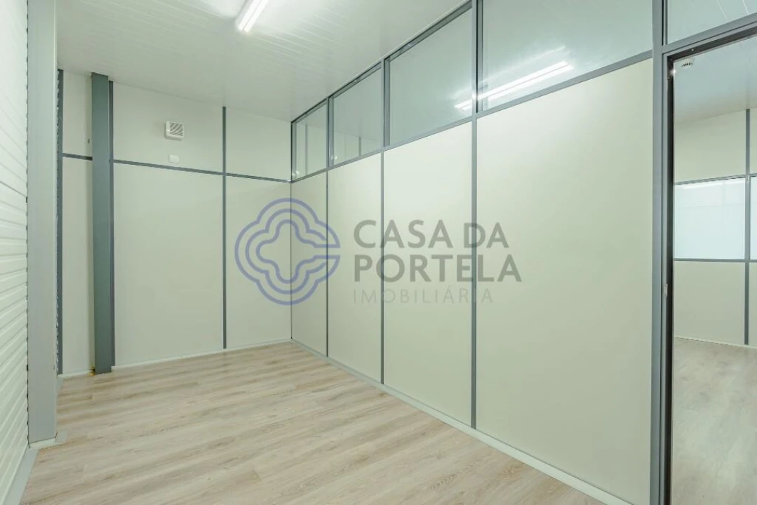 Armazém para Arrendamento em Castêlo da Maia Foto 17