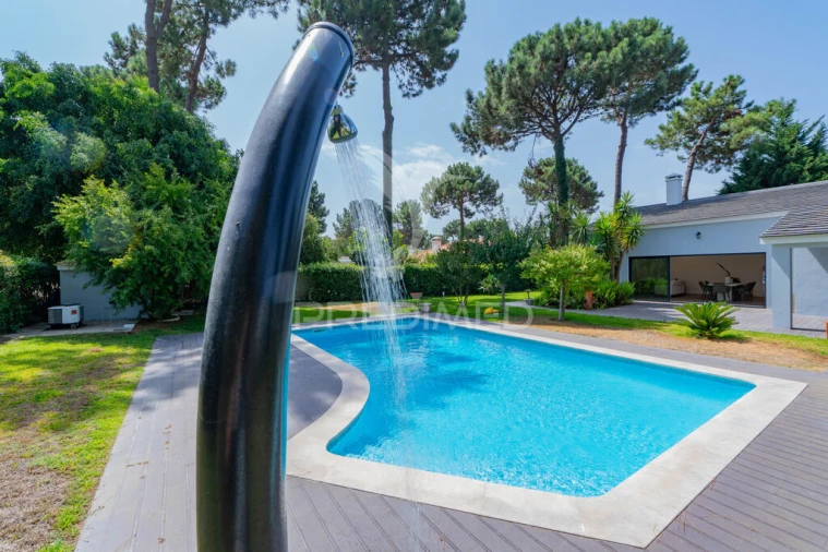 Moradia T4 para Venda em Charneca de Caparica e Sobreda Foto 1