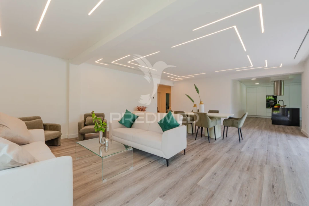 Moradia T4 para Venda em Charneca de Caparica e Sobreda Foto 4