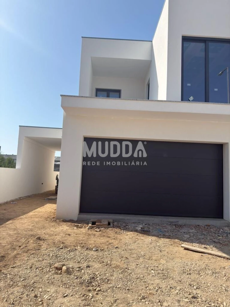 Moradia T3 para Venda em Santa Maria de Lamas Foto 9