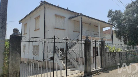 Moradia T5 para Venda em São Pedro da Torre