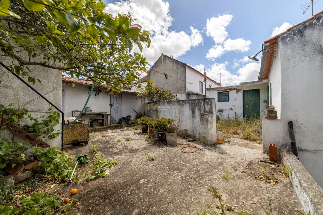 Moradia T4 para Venda em Alcanhões Foto 8