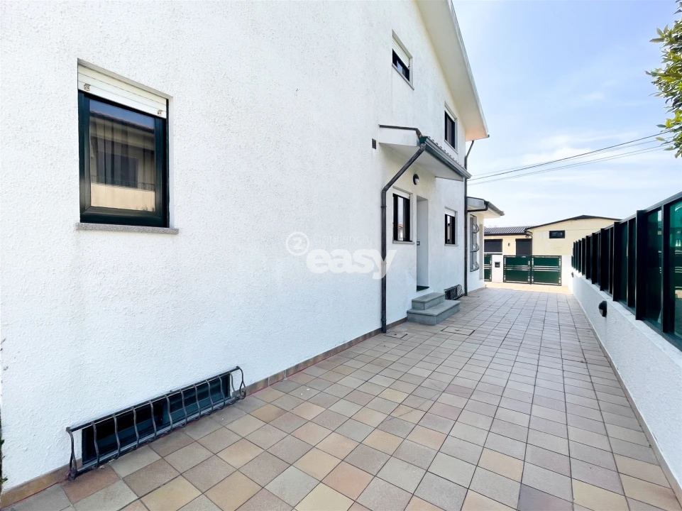 Moradia T5 para Venda em Arvore Foto 63