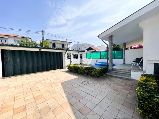 Moradia T5 para Venda em Arvore Foto 52