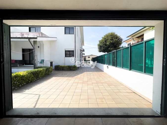 Moradia T5 para Venda em Arvore Foto 47