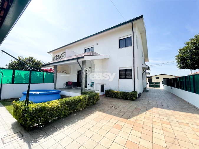 Moradia T5 para Venda em Arvore Foto 44