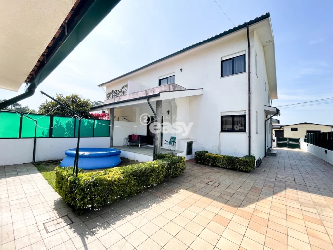 Moradia T5 para Venda em Arvore Foto 46