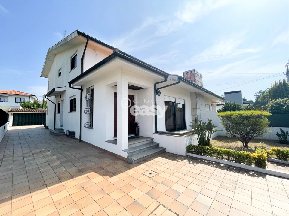 Moradia T5 para Venda em Arvore Foto 1