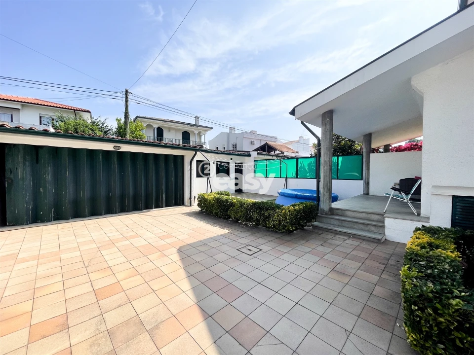 Moradia T5 para Venda em Arvore Foto 53