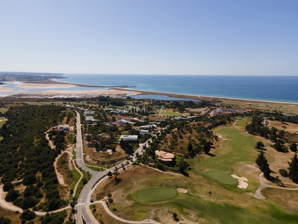 Moradia T4 para Venda em Odiaxere Foto 1