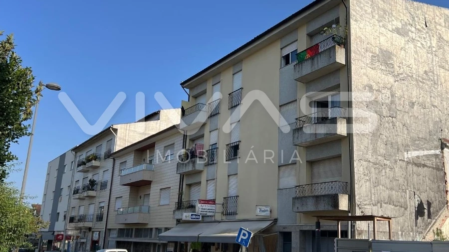 Armazém para Venda em Vila Verde e Barbudo