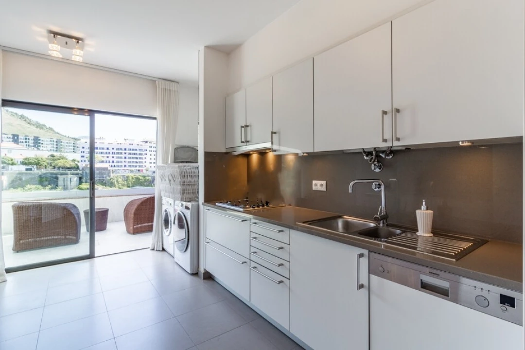 Apartamento T4 para Venda em São Martinho Foto 3