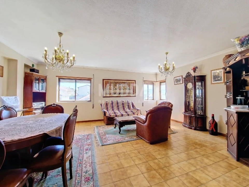 Apartamento T3 para Venda em Sé, Santa Maria e Meixedo Foto 2