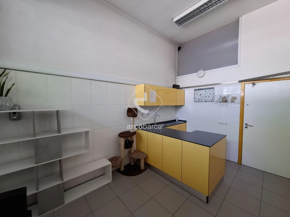 Loja para Arrendamento em Subportela, Deocriste e Portela Susã Foto 5