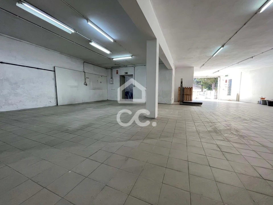 Armazém para Arrendamento em Landim Foto 9