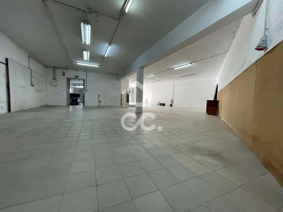 Armazém para Arrendamento em Landim Foto 4