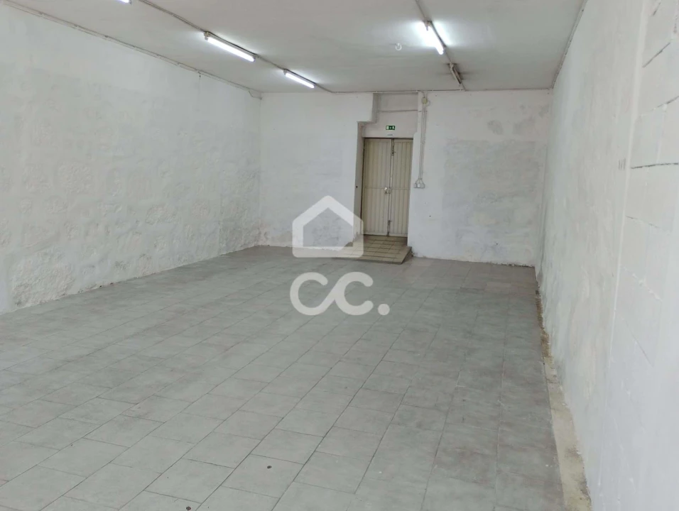 Armazém para Arrendamento em Landim Foto 11