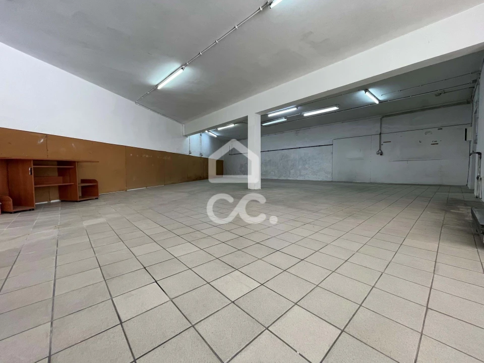 Armazém para Arrendamento em Landim Foto 2