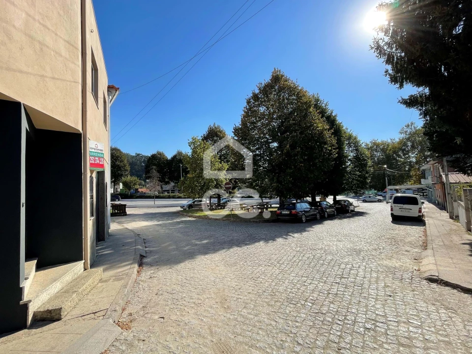 Armazém para Arrendamento em Landim Foto 22