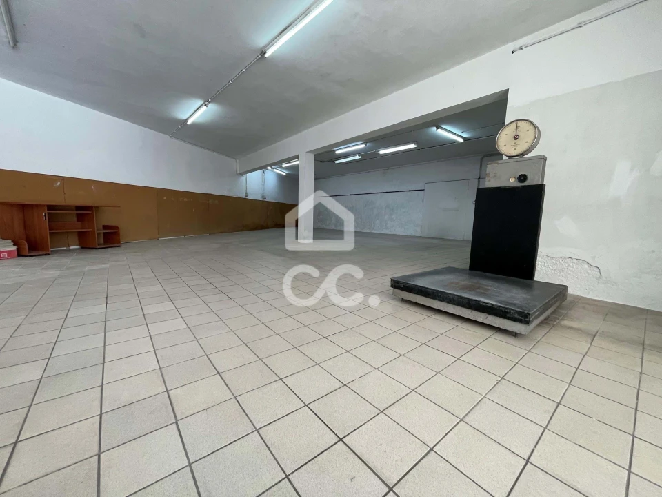 Armazém para Arrendamento em Landim Foto 3