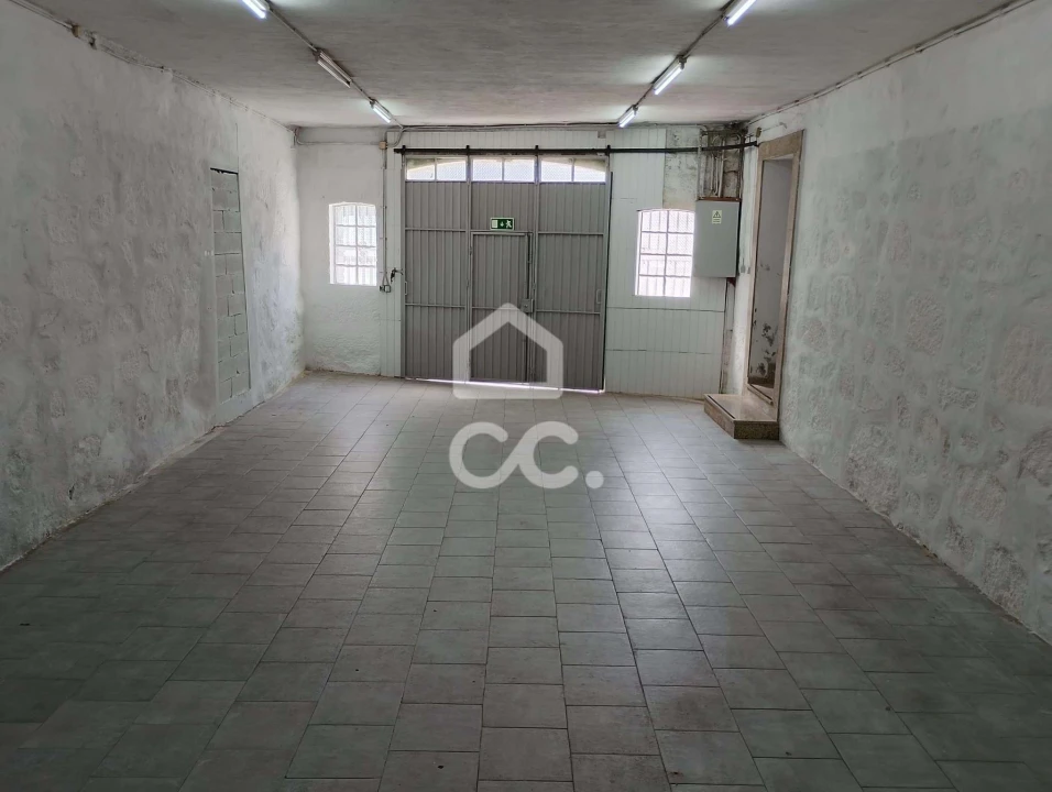 Armazém para Arrendamento em Landim Foto 15