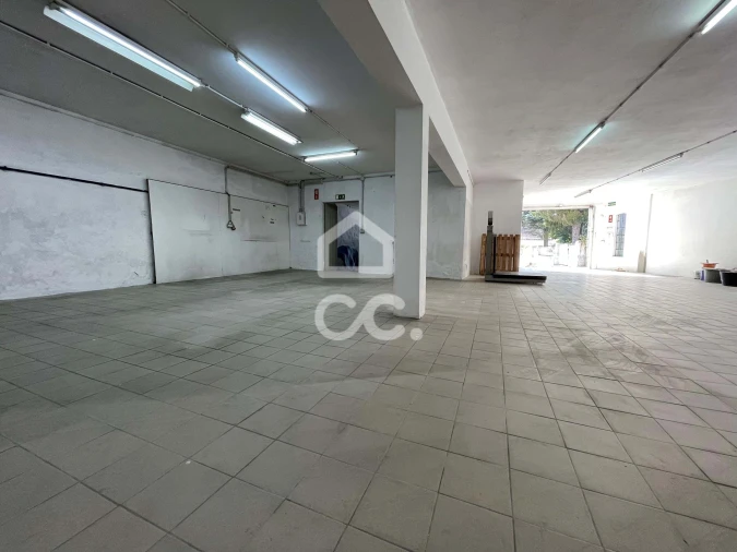 Armazém para Arrendamento em Landim Foto 9