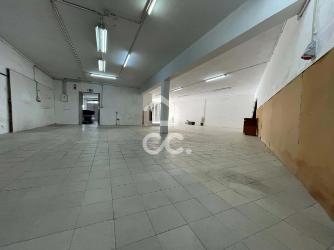 Armazém para Arrendamento em Landim Foto 4