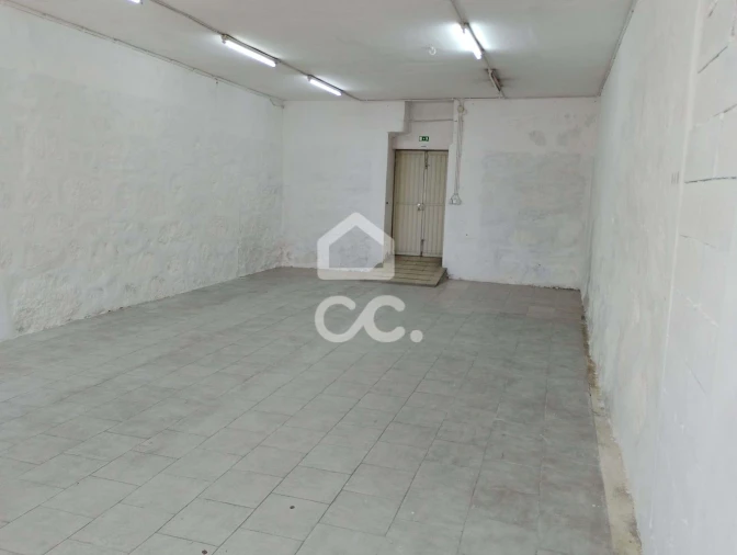 Armazém para Arrendamento em Landim Foto 11