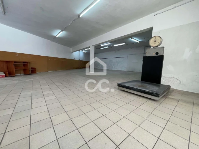 Armazém para Arrendamento em Landim Foto 3