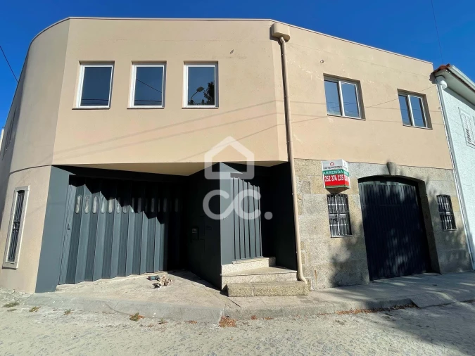 Armazém para Arrendamento em Landim Foto 1