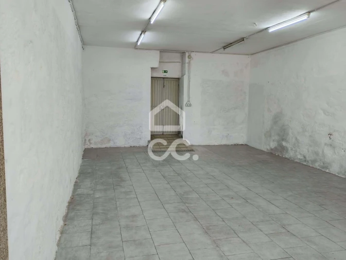 Armazém para Arrendamento em Landim Foto 12