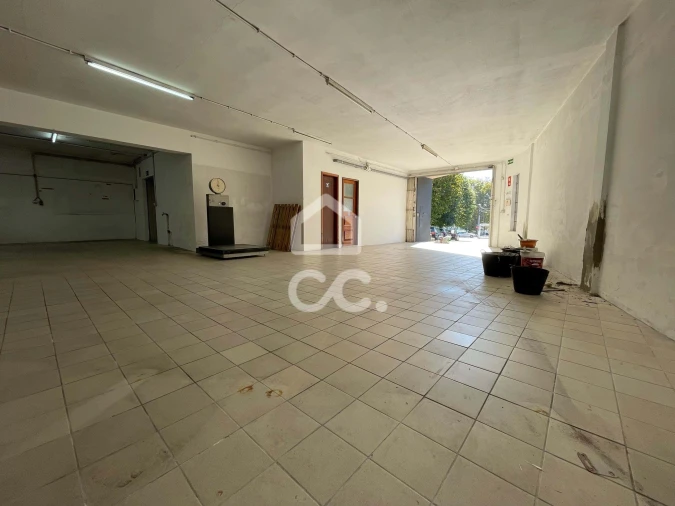 Armazém para Arrendamento em Landim Foto 10