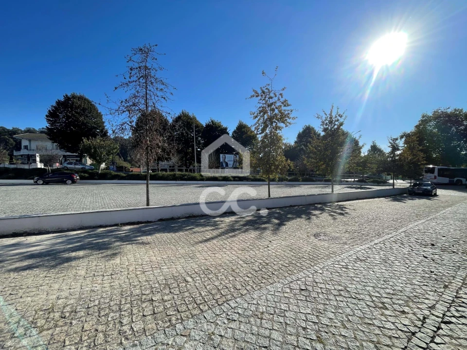 Armazém para Arrendamento em Landim Foto 24