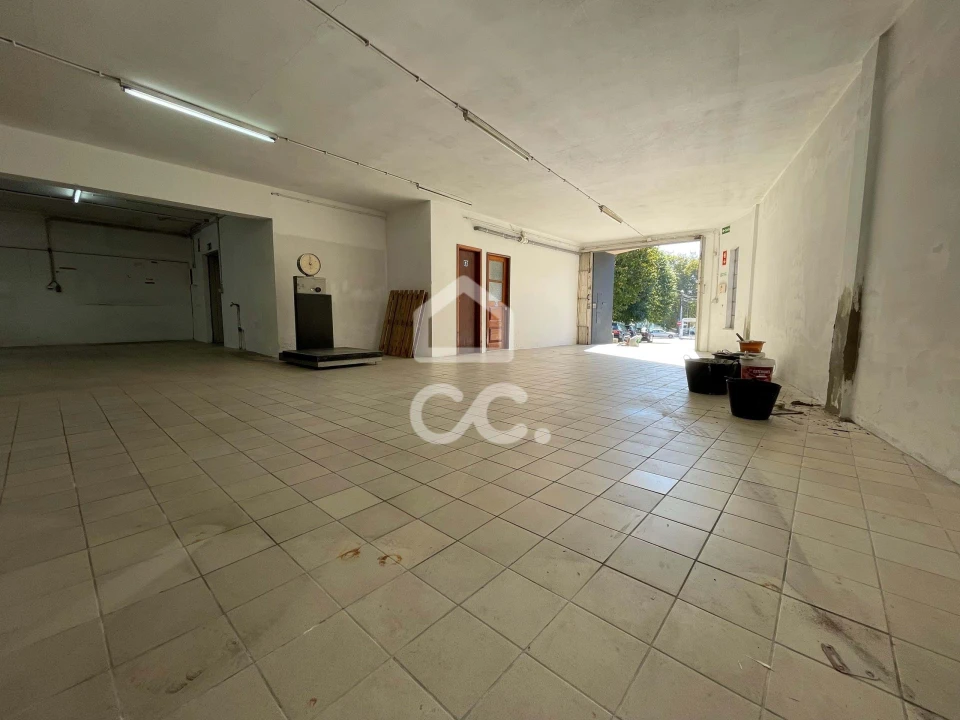 Armazém para Arrendamento em Landim Foto 10