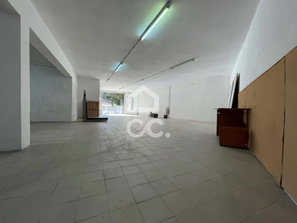 Armazém para Arrendamento em Landim Foto 8