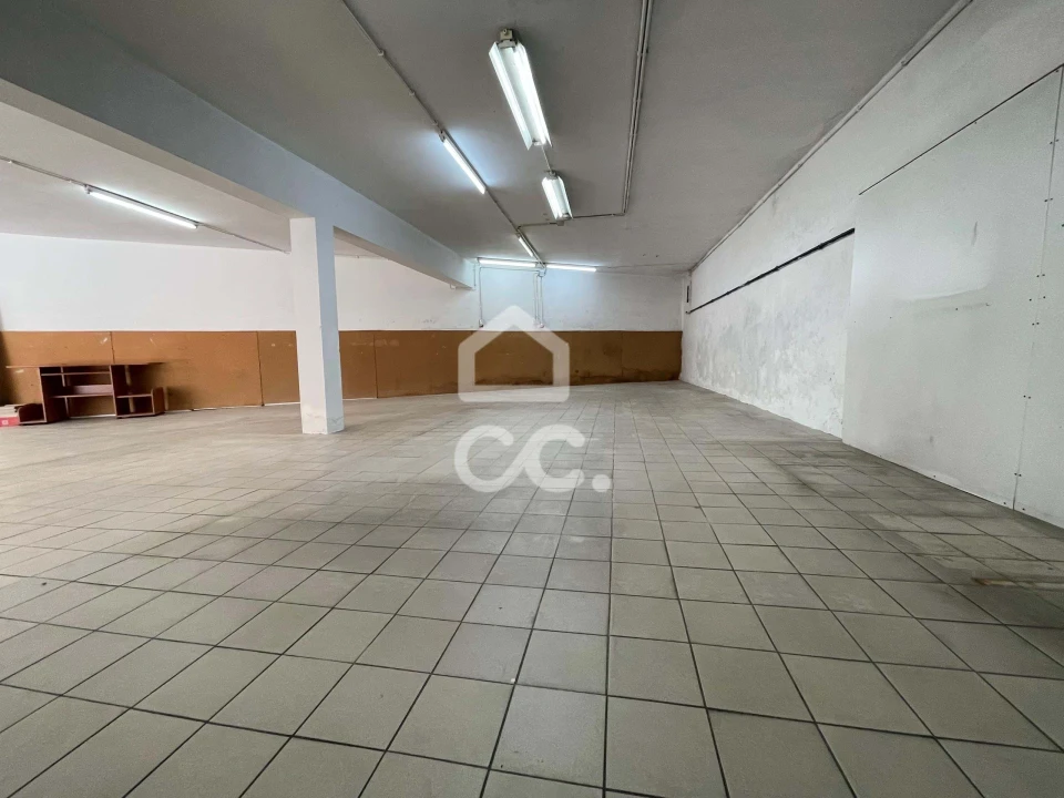 Armazém para Arrendamento em Landim Foto 16